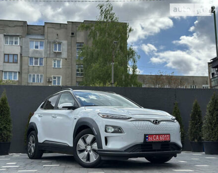 Белый Хендай Kona Electric, объемом двигателя 0 л и пробегом 75 тыс. км за 18990 $, фото 66 на Automoto.ua