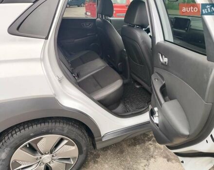 Белый Хендай Kona Electric, объемом двигателя 0 л и пробегом 107 тыс. км за 16500 $, фото 22 на Automoto.ua