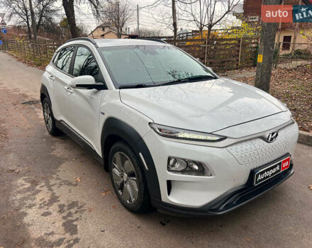 Белый Хендай Kona Electric, объемом двигателя 0 л и пробегом 93 тыс. км за 14790 $, фото 2 на Automoto.ua