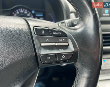 Белый Хендай Kona Electric, объемом двигателя 0 л и пробегом 93 тыс. км за 14790 $, фото 17 на Automoto.ua