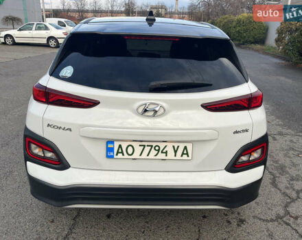 Белый Хендай Kona Electric, объемом двигателя 0 л и пробегом 110 тыс. км за 16300 $, фото 4 на Automoto.ua