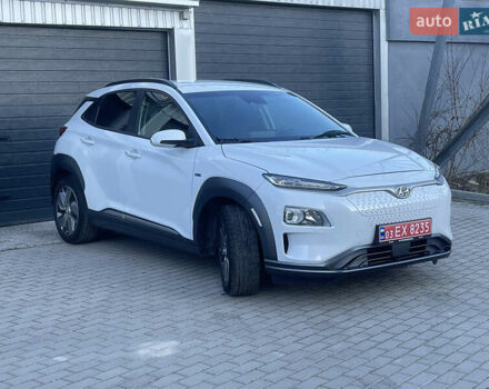 Белый Хендай Kona Electric, объемом двигателя 0 л и пробегом 86 тыс. км за 15550 $, фото 3 на Automoto.ua