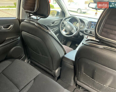 Белый Хендай Kona Electric, объемом двигателя 0 л и пробегом 110 тыс. км за 16300 $, фото 13 на Automoto.ua