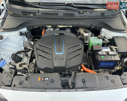 Белый Хендай Kona Electric, объемом двигателя 0 л и пробегом 110 тыс. км за 16300 $, фото 20 на Automoto.ua