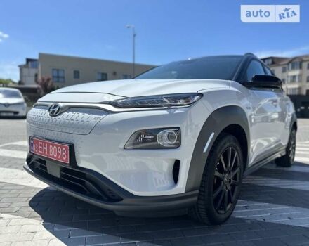 Білий Хендай Kona Electric, об'ємом двигуна 0 л та пробігом 37 тис. км за 18500 $, фото 5 на Automoto.ua