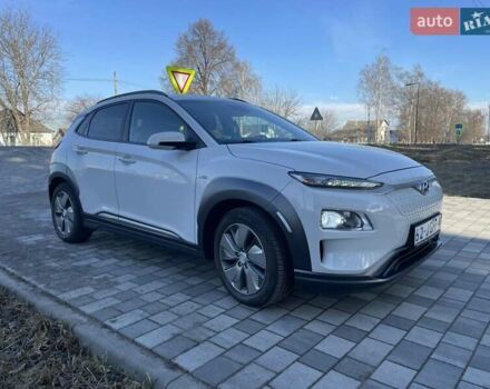 Белый Хендай Kona Electric, объемом двигателя 0 л и пробегом 111 тыс. км за 16500 $, фото 4 на Automoto.ua