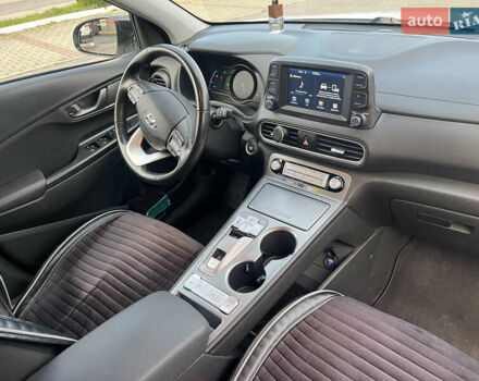 Белый Хендай Kona Electric, объемом двигателя 0 л и пробегом 110 тыс. км за 16300 $, фото 11 на Automoto.ua