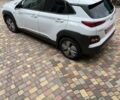 Белый Хендай Kona Electric, объемом двигателя 0 л и пробегом 113 тыс. км за 17850 $, фото 8 на Automoto.ua