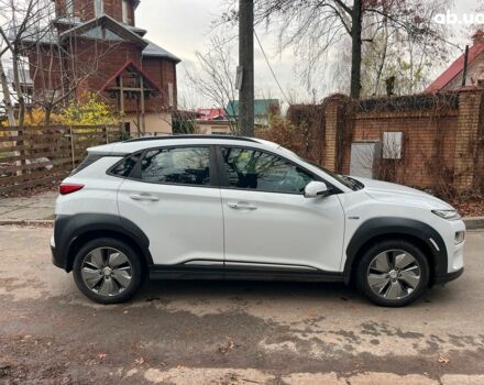 Белый Хендай Kona Electric, объемом двигателя 0 л и пробегом 93 тыс. км за 14790 $, фото 3 на Automoto.ua