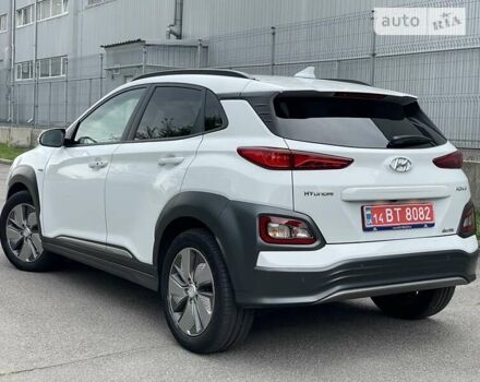 Белый Хендай Kona Electric, объемом двигателя 0 л и пробегом 86 тыс. км за 21900 $, фото 2 на Automoto.ua