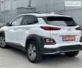 Белый Хендай Kona Electric, объемом двигателя 0 л и пробегом 86 тыс. км за 21900 $, фото 2 на Automoto.ua