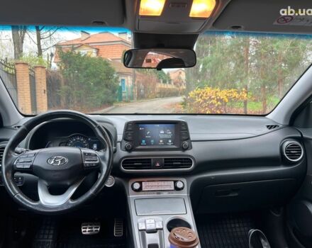 Белый Хендай Kona Electric, объемом двигателя 0 л и пробегом 93 тыс. км за 14790 $, фото 19 на Automoto.ua