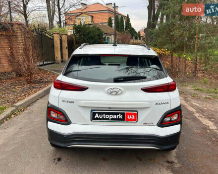 Белый Хендай Kona Electric, объемом двигателя 0 л и пробегом 93 тыс. км за 14790 $, фото 5 на Automoto.ua
