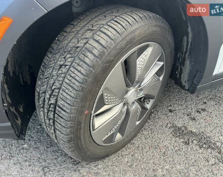 Белый Хендай Kona Electric, объемом двигателя 0 л и пробегом 110 тыс. км за 16300 $, фото 18 на Automoto.ua