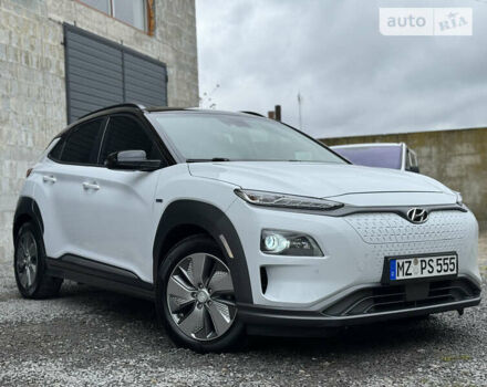 Білий Хендай Kona Electric, об'ємом двигуна 0 л та пробігом 67 тис. км за 18950 $, фото 15 на Automoto.ua