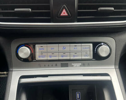 Белый Хендай Kona Electric, объемом двигателя 0 л и пробегом 113 тыс. км за 18500 $, фото 17 на Automoto.ua