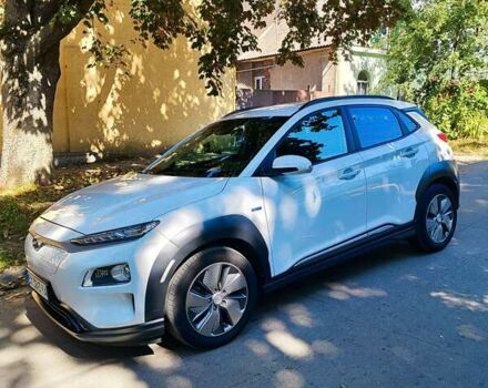 Белый Хендай Kona Electric, объемом двигателя 0 л и пробегом 107 тыс. км за 16500 $, фото 7 на Automoto.ua