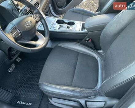 Белый Хендай Kona Electric, объемом двигателя 0 л и пробегом 111 тыс. км за 16500 $, фото 19 на Automoto.ua