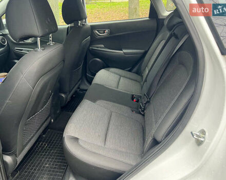 Белый Хендай Kona Electric, объемом двигателя 0 л и пробегом 93 тыс. км за 14790 $, фото 21 на Automoto.ua