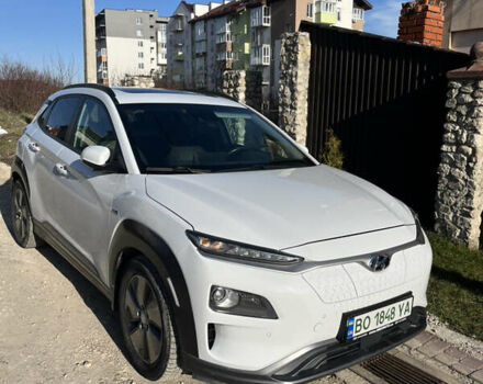 Белый Хендай Kona Electric, объемом двигателя 0 л и пробегом 98 тыс. км за 21399 $, фото 11 на Automoto.ua