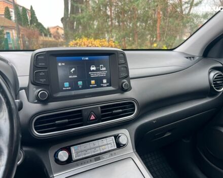 Белый Хендай Kona Electric, объемом двигателя 0 л и пробегом 93 тыс. км за 14790 $, фото 13 на Automoto.ua