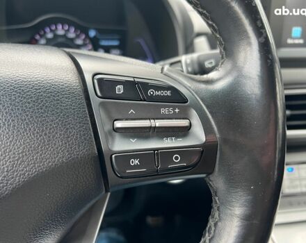 Белый Хендай Kona Electric, объемом двигателя 0 л и пробегом 93 тыс. км за 14790 $, фото 17 на Automoto.ua