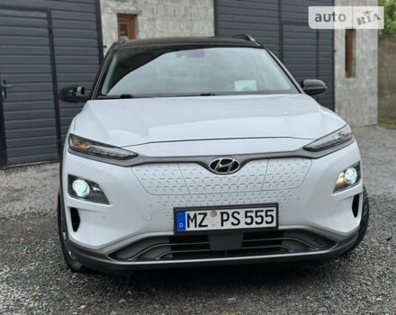 Білий Хендай Kona Electric, об'ємом двигуна 0 л та пробігом 67 тис. км за 18950 $, фото 11 на Automoto.ua