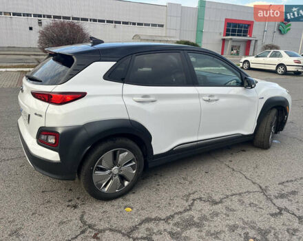 Белый Хендай Kona Electric, объемом двигателя 0 л и пробегом 110 тыс. км за 16300 $, фото 6 на Automoto.ua