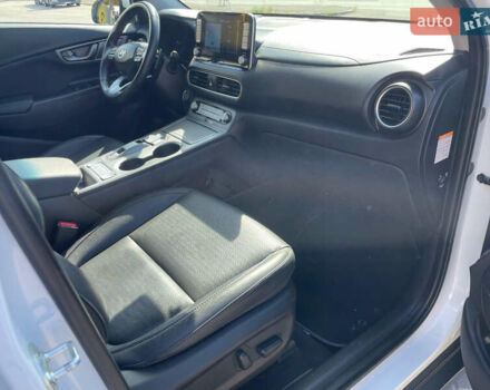 Білий Хендай Kona Electric, об'ємом двигуна 0 л та пробігом 118 тис. км за 17400 $, фото 15 на Automoto.ua