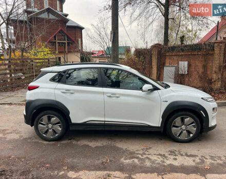 Белый Хендай Kona Electric, объемом двигателя 0 л и пробегом 93 тыс. км за 14790 $, фото 3 на Automoto.ua