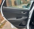 Белый Хендай Kona Electric, объемом двигателя 0 л и пробегом 93 тыс. км за 14790 $, фото 20 на Automoto.ua