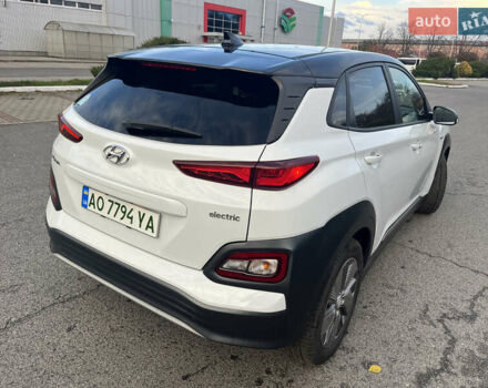 Белый Хендай Kona Electric, объемом двигателя 0 л и пробегом 110 тыс. км за 16300 $, фото 5 на Automoto.ua
