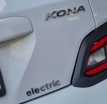 Белый Хендай Kona Electric, объемом двигателя 0 л и пробегом 68 тыс. км за 20700 $, фото 31 на Automoto.ua