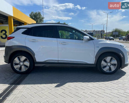 Білий Хендай Kona Electric, об'ємом двигуна 0 л та пробігом 118 тис. км за 17400 $, фото 2 на Automoto.ua