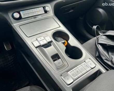 Белый Хендай Kona Electric, объемом двигателя 0 л и пробегом 93 тыс. км за 14790 $, фото 14 на Automoto.ua