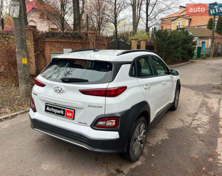 Белый Хендай Kona Electric, объемом двигателя 0 л и пробегом 93 тыс. км за 14790 $, фото 4 на Automoto.ua