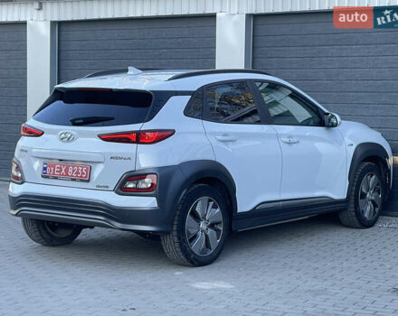 Белый Хендай Kona Electric, объемом двигателя 0 л и пробегом 86 тыс. км за 15550 $, фото 20 на Automoto.ua