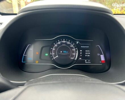 Белый Хендай Kona Electric, объемом двигателя 0 л и пробегом 93 тыс. км за 14790 $, фото 18 на Automoto.ua