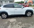Белый Хендай Kona Electric, объемом двигателя 0 л и пробегом 107 тыс. км за 16500 $, фото 19 на Automoto.ua