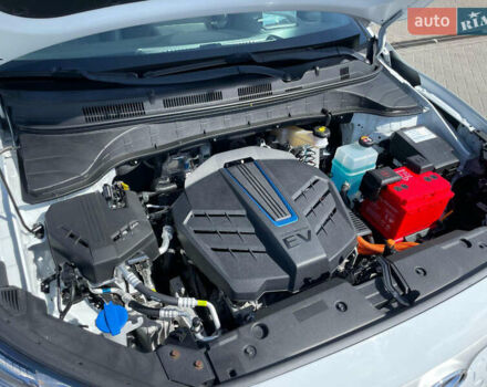 Білий Хендай Kona Electric, об'ємом двигуна 0 л та пробігом 118 тис. км за 17400 $, фото 26 на Automoto.ua