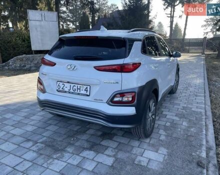 Белый Хендай Kona Electric, объемом двигателя 0 л и пробегом 111 тыс. км за 16500 $, фото 8 на Automoto.ua