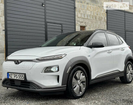 Белый Хендай Kona Electric, объемом двигателя 0 л и пробегом 67 тыс. км за 18950 $, фото 26 на Automoto.ua