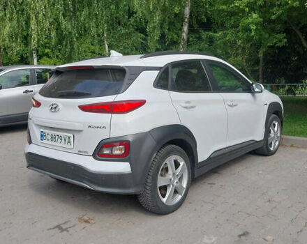 Белый Хендай Kona Electric, объемом двигателя 0 л и пробегом 113 тыс. км за 18500 $, фото 6 на Automoto.ua