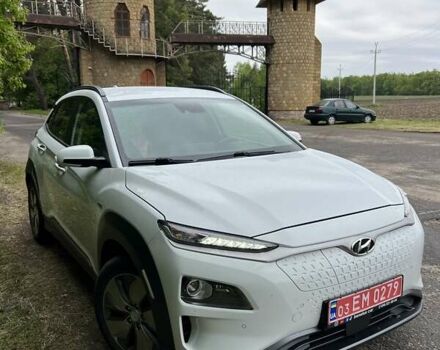 Белый Хендай Kona Electric, объемом двигателя 0 л и пробегом 113 тыс. км за 17850 $, фото 4 на Automoto.ua