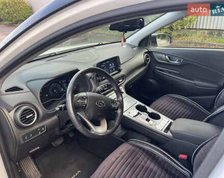 Белый Хендай Kona Electric, объемом двигателя 0 л и пробегом 110 тыс. км за 16300 $, фото 15 на Automoto.ua