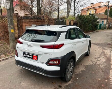 Белый Хендай Kona Electric, объемом двигателя 0 л и пробегом 93 тыс. км за 14790 $, фото 4 на Automoto.ua