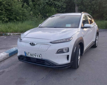 Белый Хендай Kona Electric, объемом двигателя 0 л и пробегом 113 тыс. км за 18500 $, фото 1 на Automoto.ua