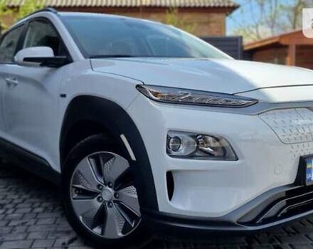 Белый Хендай Kona Electric, объемом двигателя 0 л и пробегом 68 тыс. км за 21400 $, фото 2 на Automoto.ua