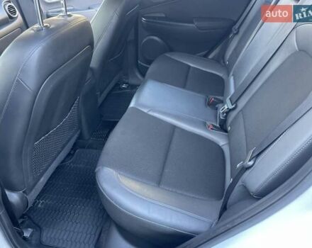 Белый Хендай Kona Electric, объемом двигателя 0 л и пробегом 111 тыс. км за 16500 $, фото 16 на Automoto.ua