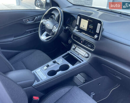Белый Хендай Kona Electric, объемом двигателя 0 л и пробегом 86 тыс. км за 15550 $, фото 28 на Automoto.ua